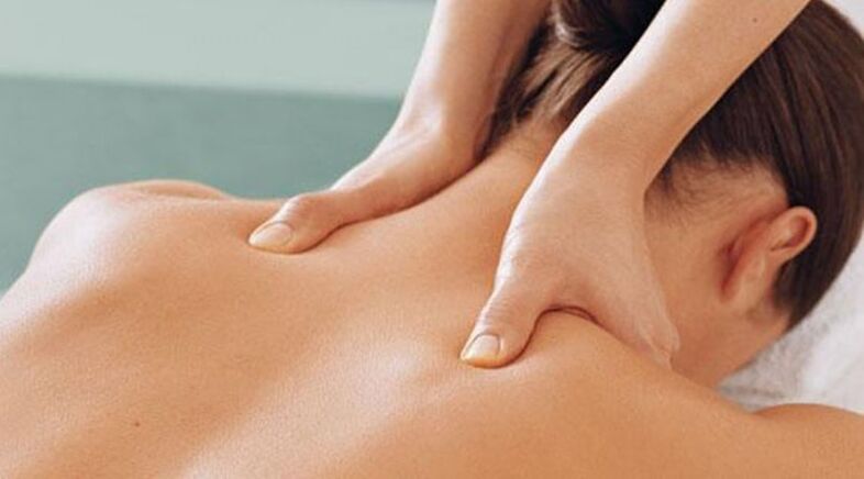 Masaje de cuello para la osteocondrosis.