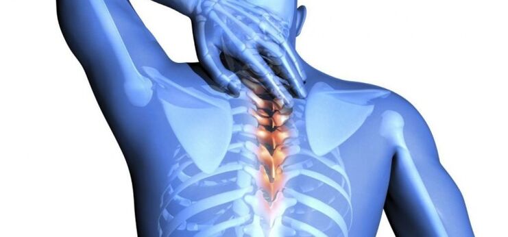 daño a la columna vertebral como la causa del dolor entre los omóplatos